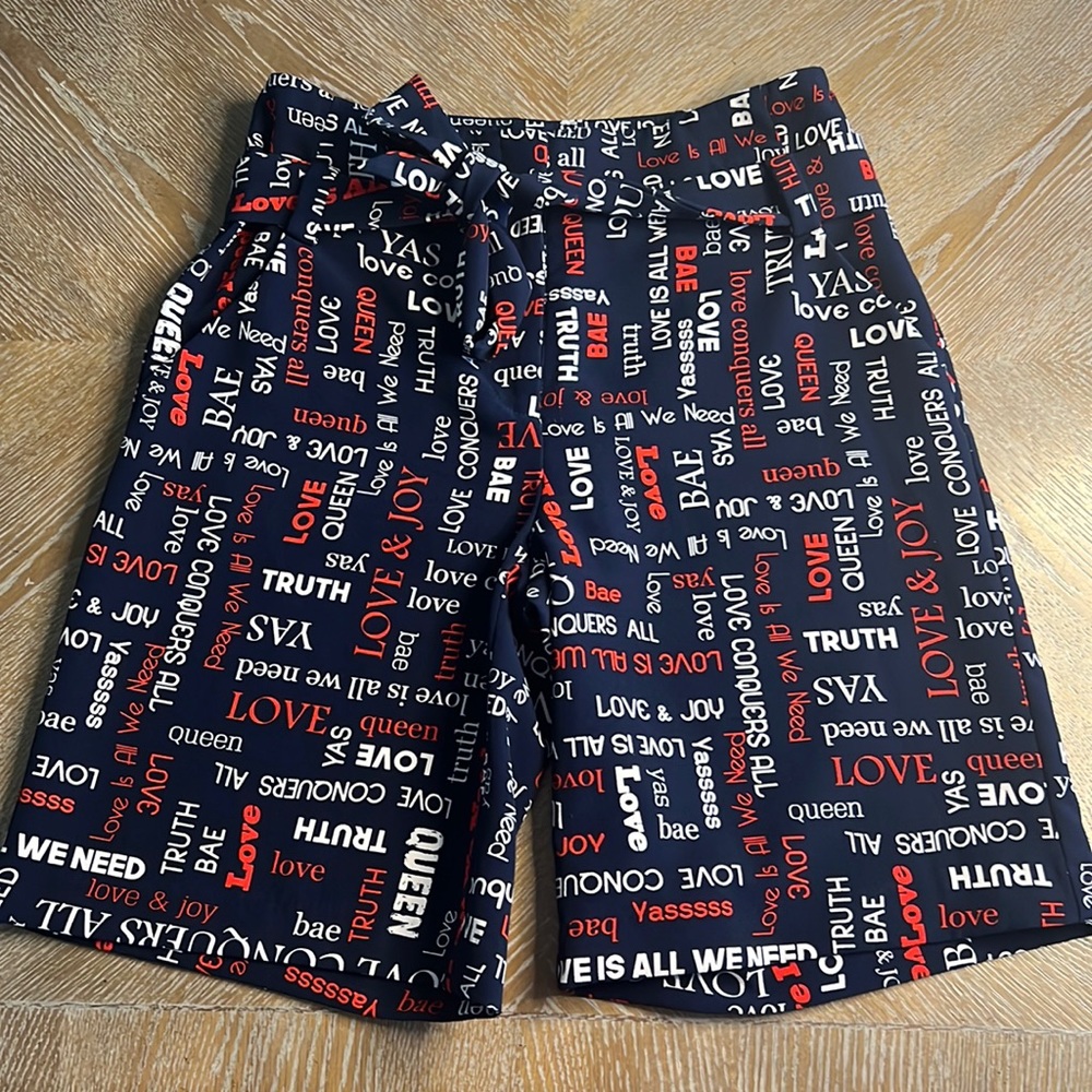 7th AVENUE NEW YORK & COMPANY Design Studio Love Navy Word Print Belted Shorts 4